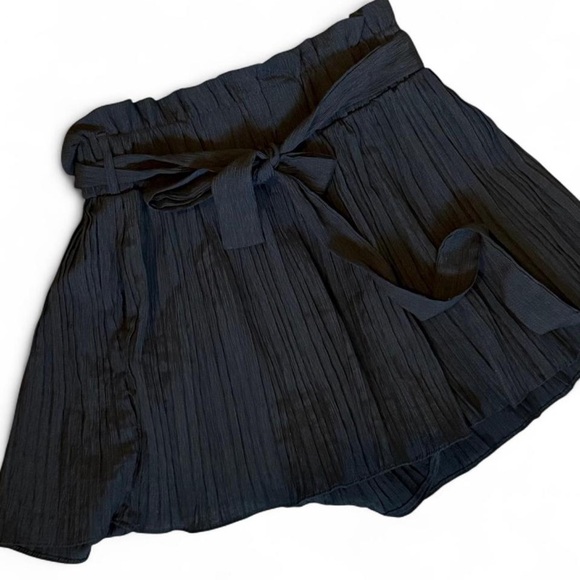 Lulus Women’s Small‎ Black Pleated High-Waisted Shorts - Picture 5 of 6